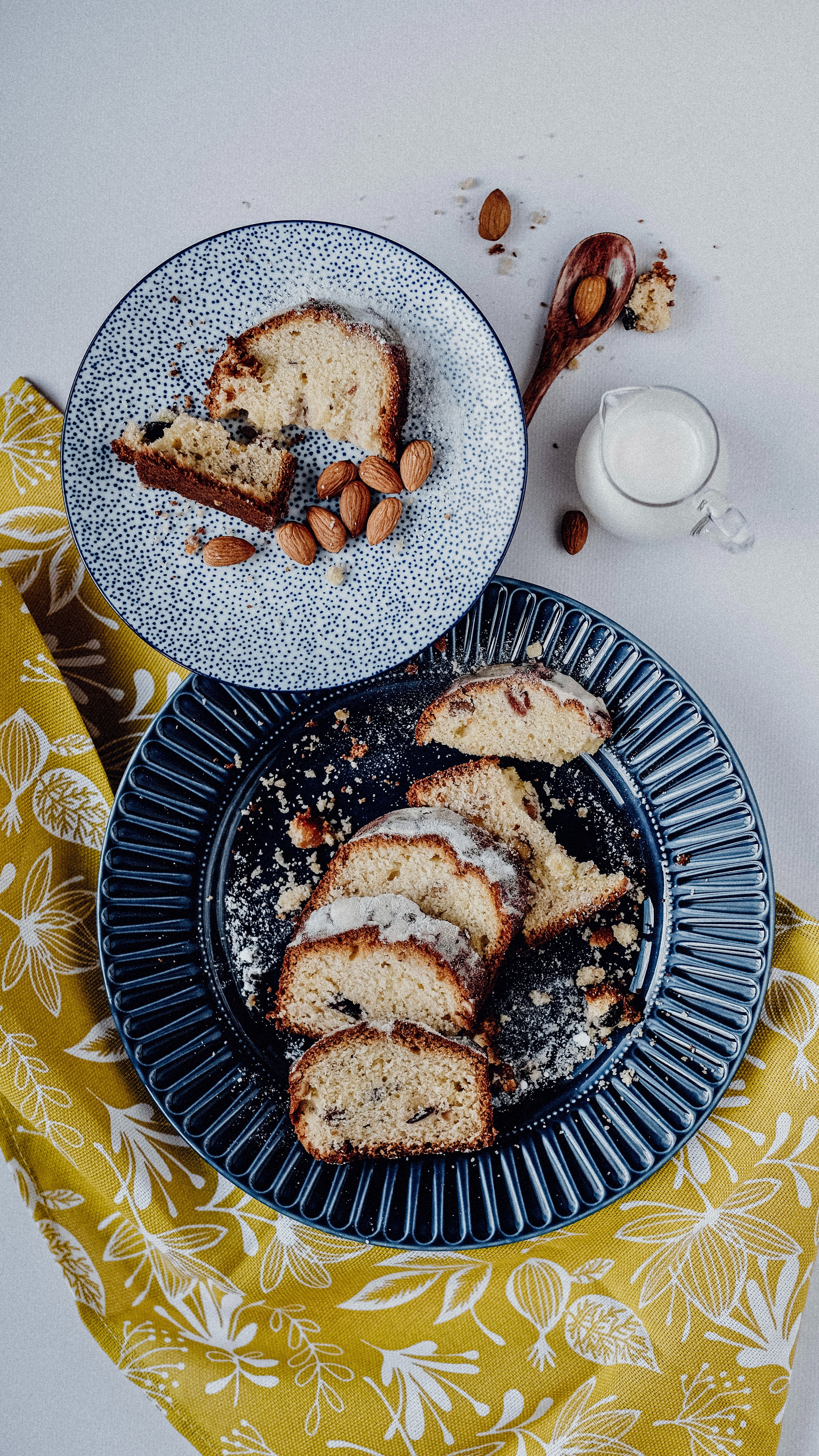 Almond and date cake